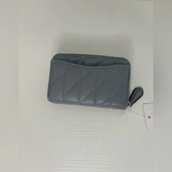 Coach Essential Small Zip Around Card Case
With Pillow Quilting - Picture 3 of 4